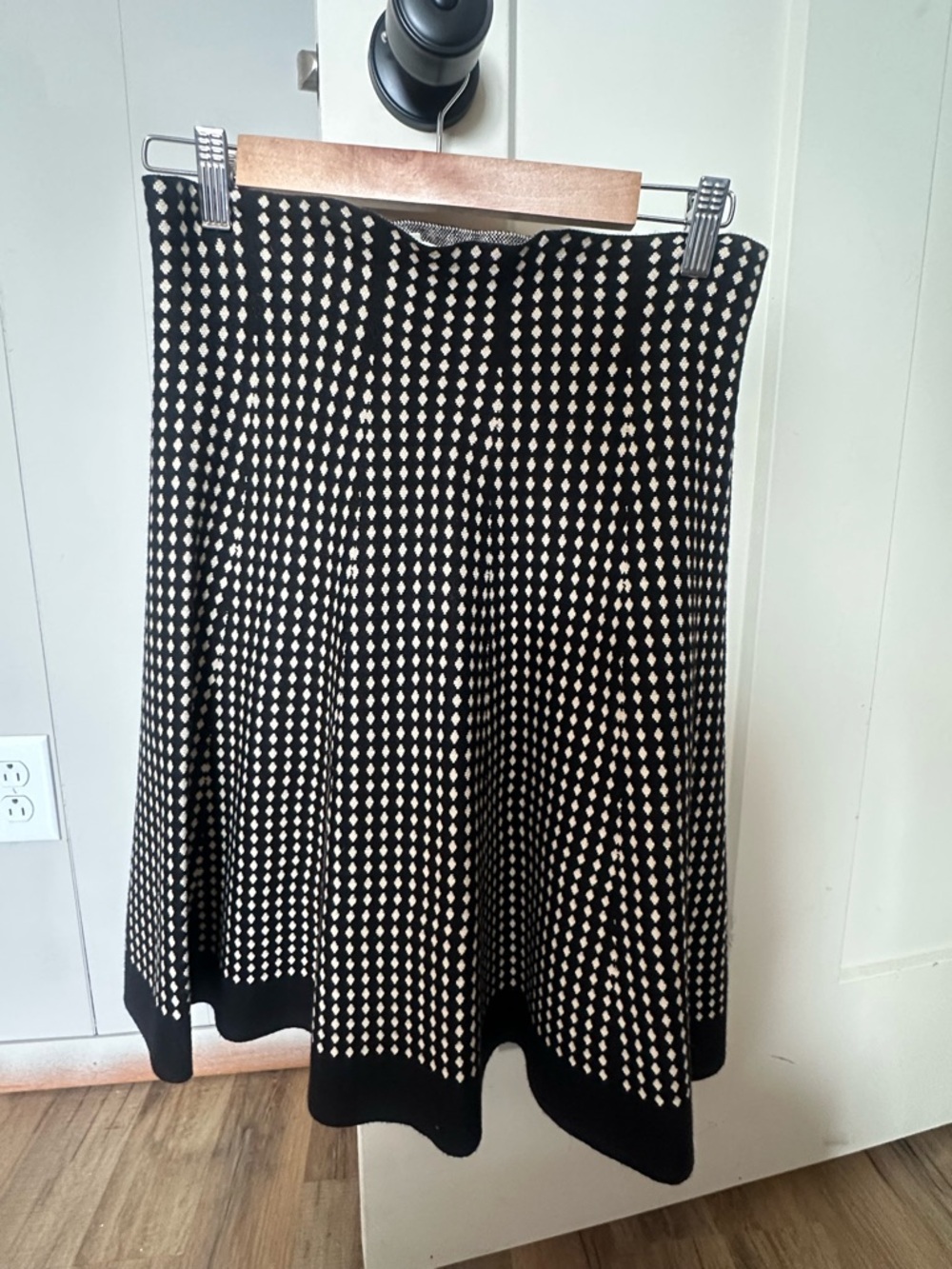 Max Studio Black and Cream Patterned Skirt